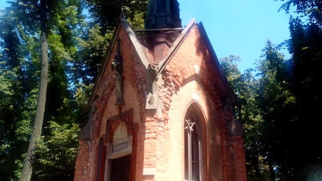 Лычаковское кладбище (семейная гробница) заложено в 1786 г (интересные места)