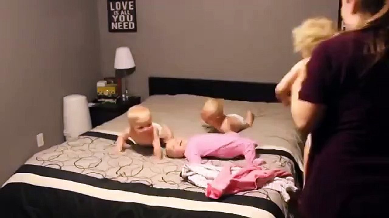 Мама против тройняшек и двухлетки - кто победит