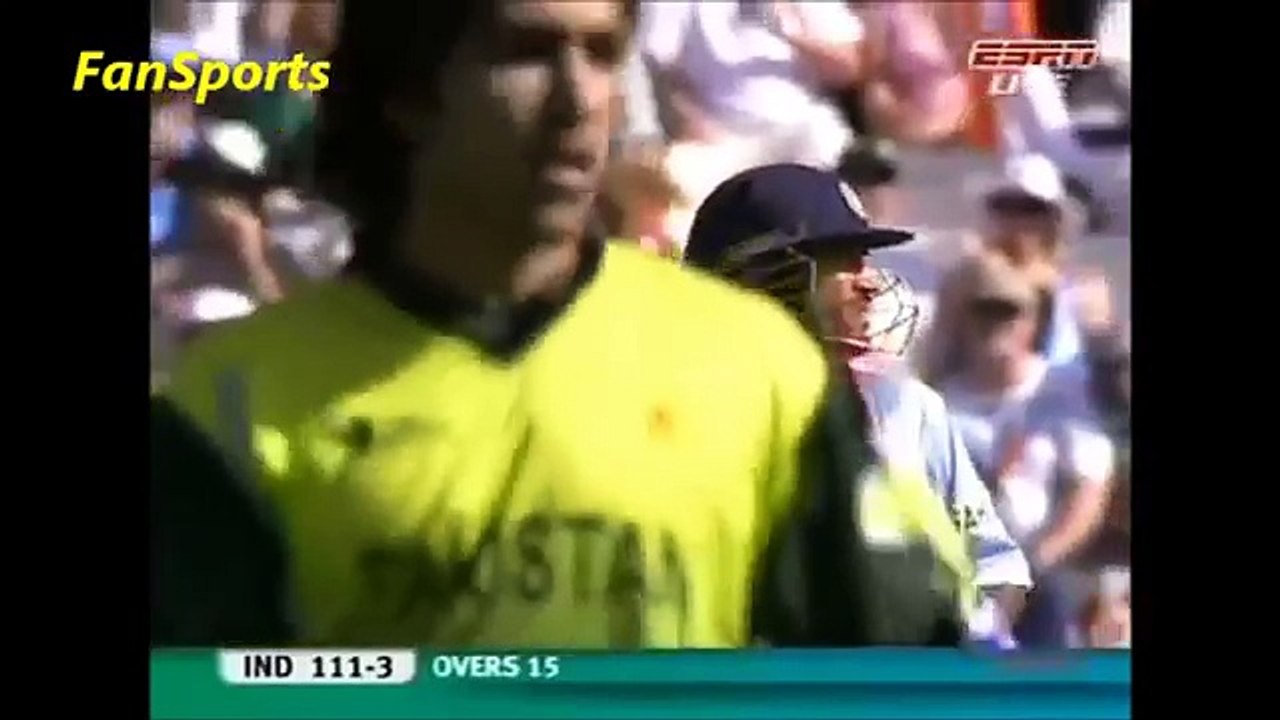 Umar Gul Vs Dhoni (mustwatch)