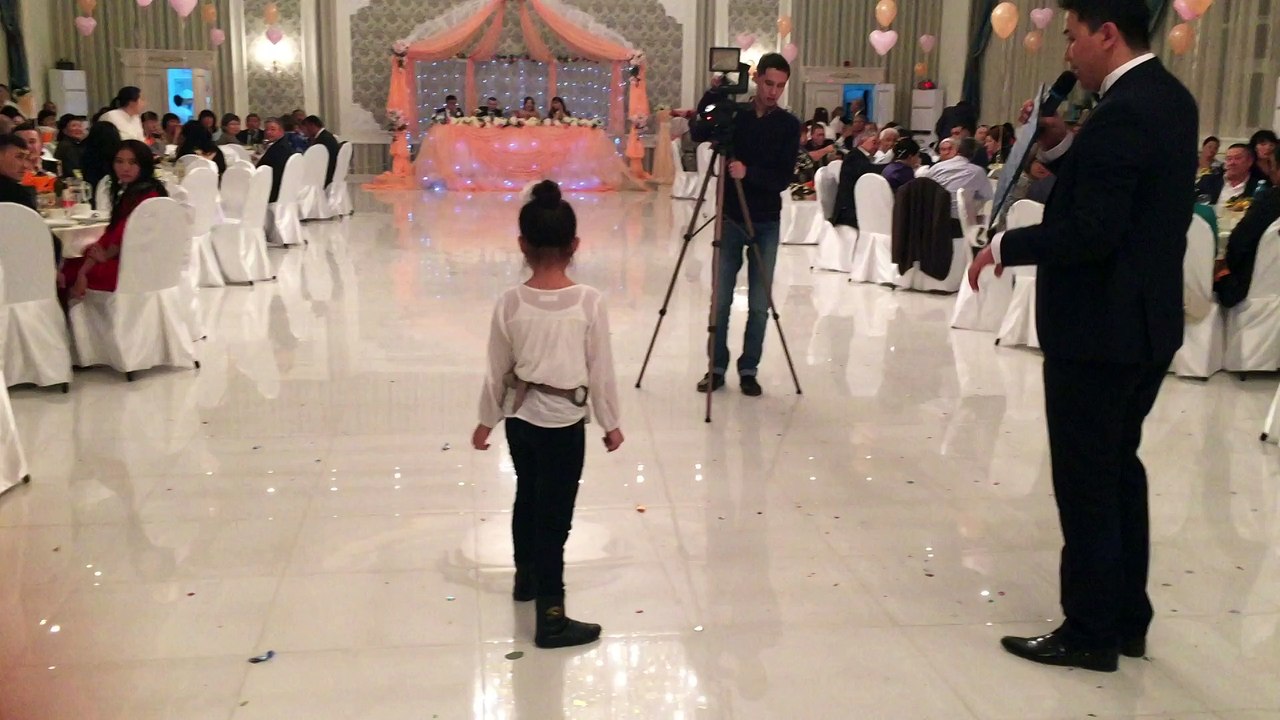 Девочка взорвала зал лезгинкой