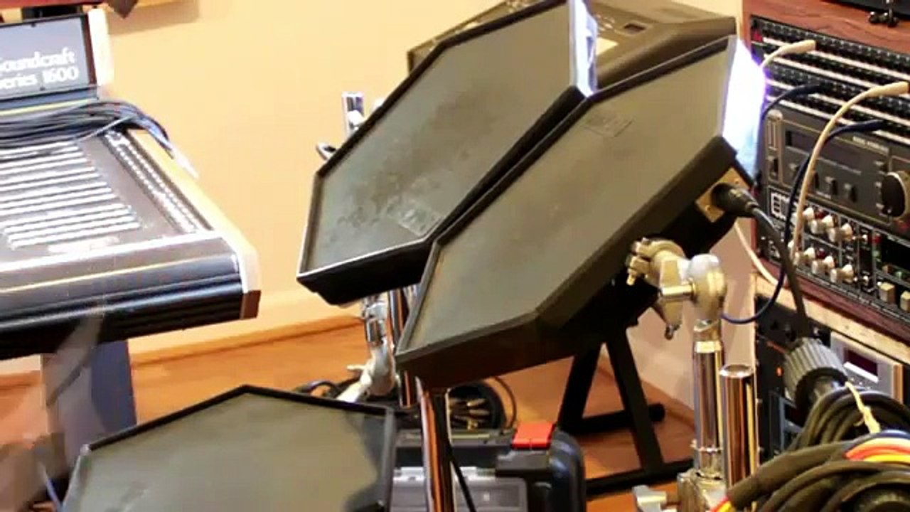 Simmons SDSV - testing for '80s Italo style