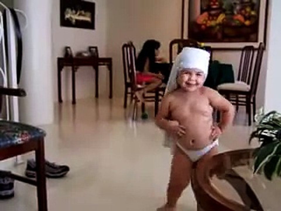 Дети приколы. Дети танцуют. Малышка Шакира