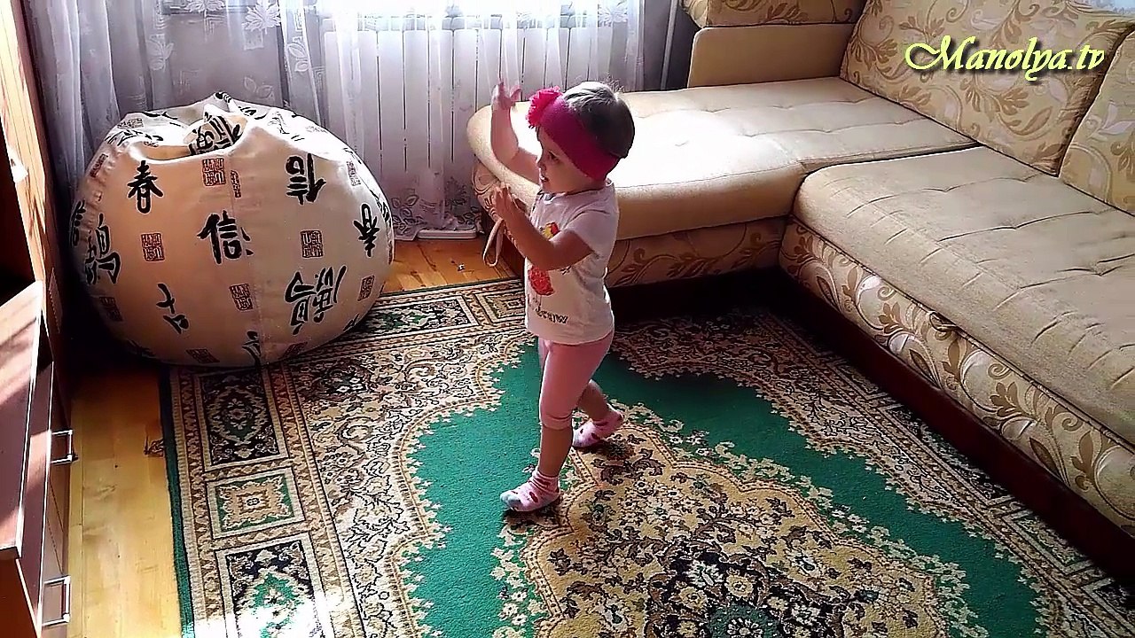 Фиксики. Танец Помогатор в исполнении Манолии - Fiksiki: Pretty girl is dancing