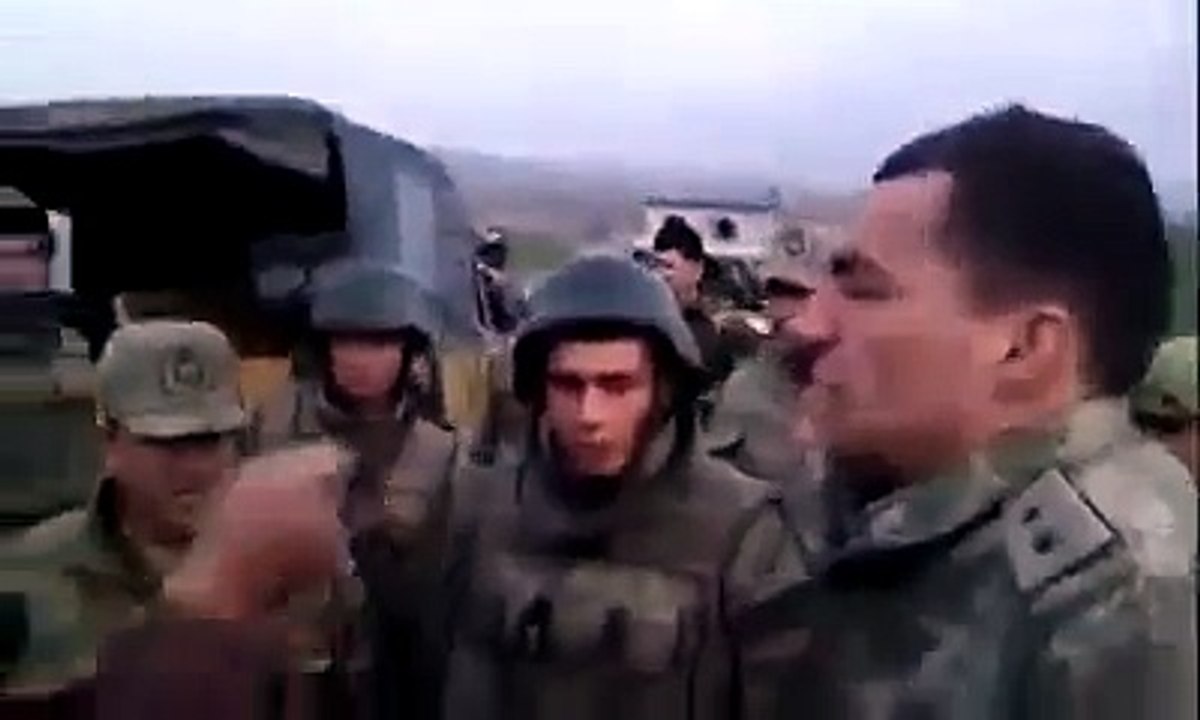 Азербайджанскйие военные избивают мирных жителей