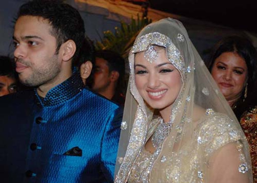 Top 10 Bollywood Actresses Who Married for Money