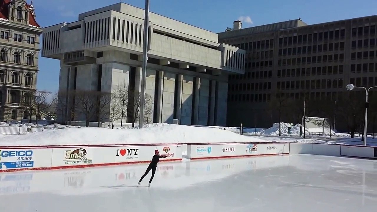 Ekaterina Gordeeva: Renowned Figure Skater ❄️
