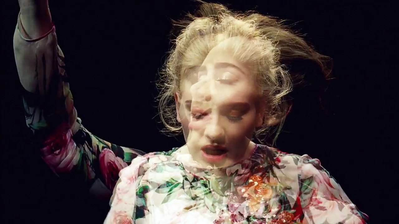 Adèle's Exciting News! 🎉