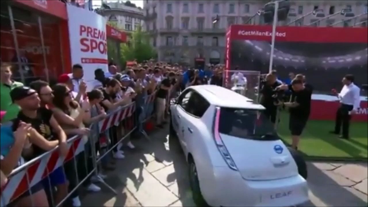 доставили необычным способом, Кубок Лига чемпионов на стадион «Джузеппе Меацца»