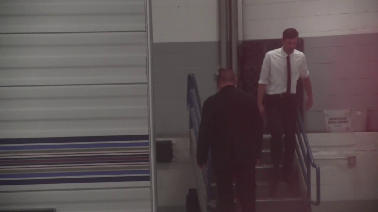 Die Tarnjacke kann Kim Kardashians Kurven nicht verstecken