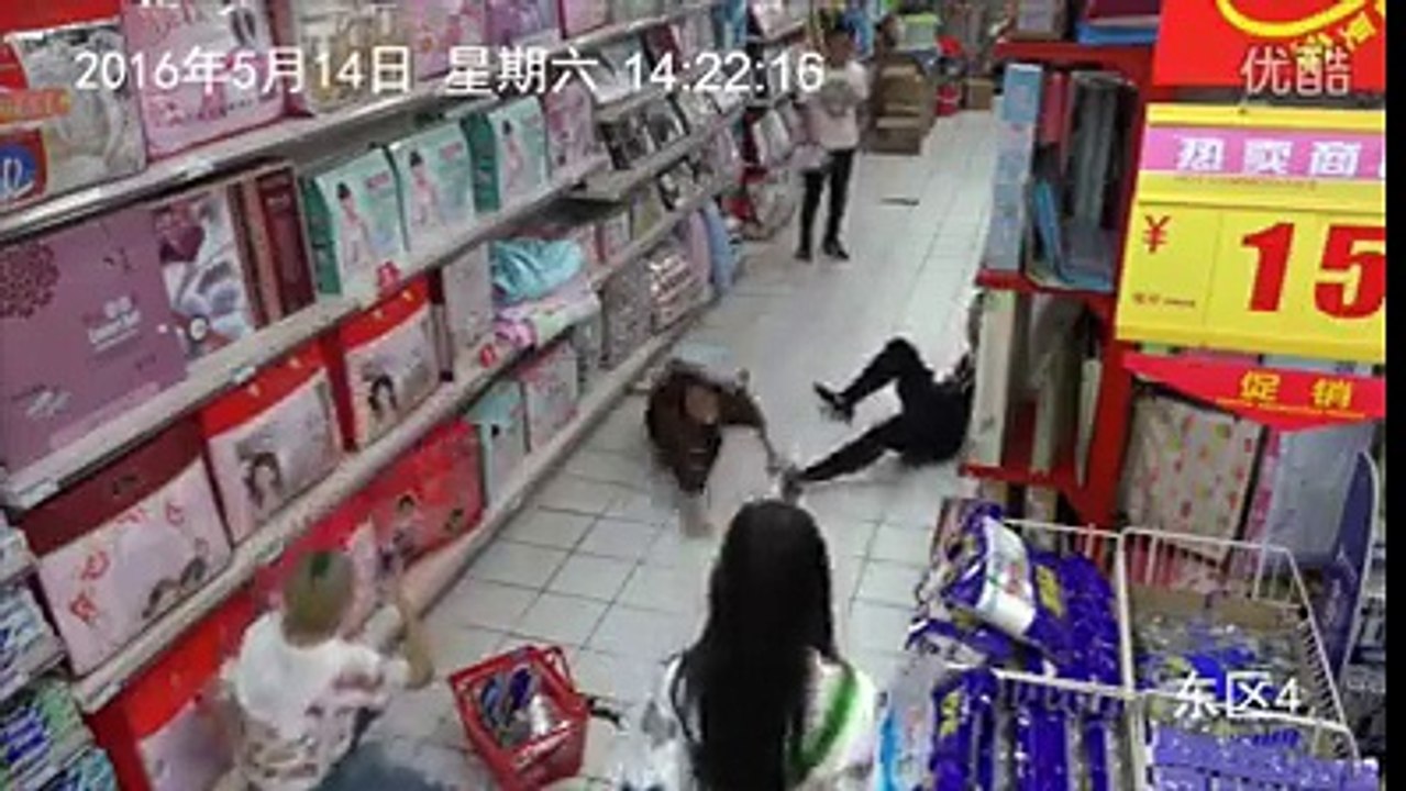 إذا سقط شيئ على الأرض بدون أى سبب لا تحاول رفعه... - Ibrahim Mahmoud Ahmed Daoud