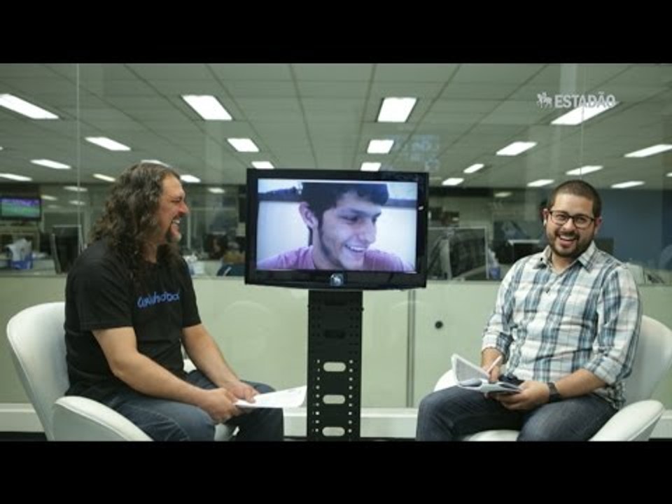 Professor de Matemática resolve questão sobre videolocadora