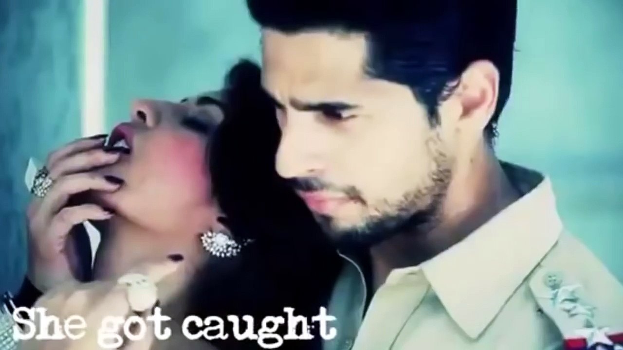 Jacqueline-Fernandez-all-kisses-and-sex-scenes-ever