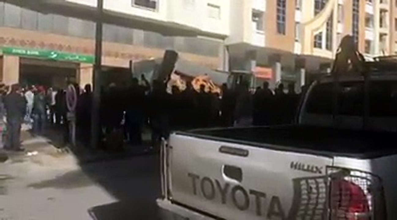 شاهد بالفيديو حملة ازالة المقاهي المخالفة في حي النصر