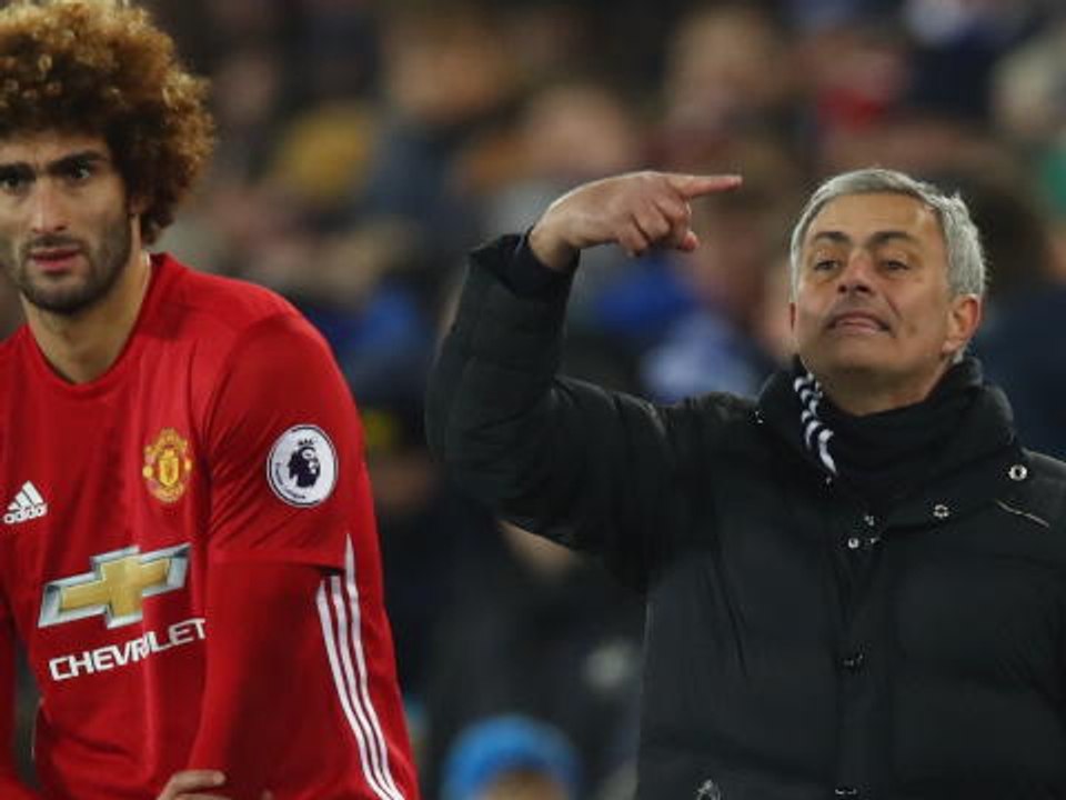 Mourinho defends Fellaini substitution