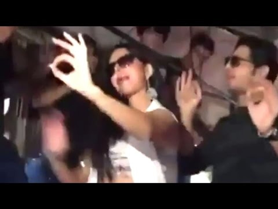katrina kaif & sidharth malhotra Kaala Chashma Dance Inside A Tram In Kolkata
