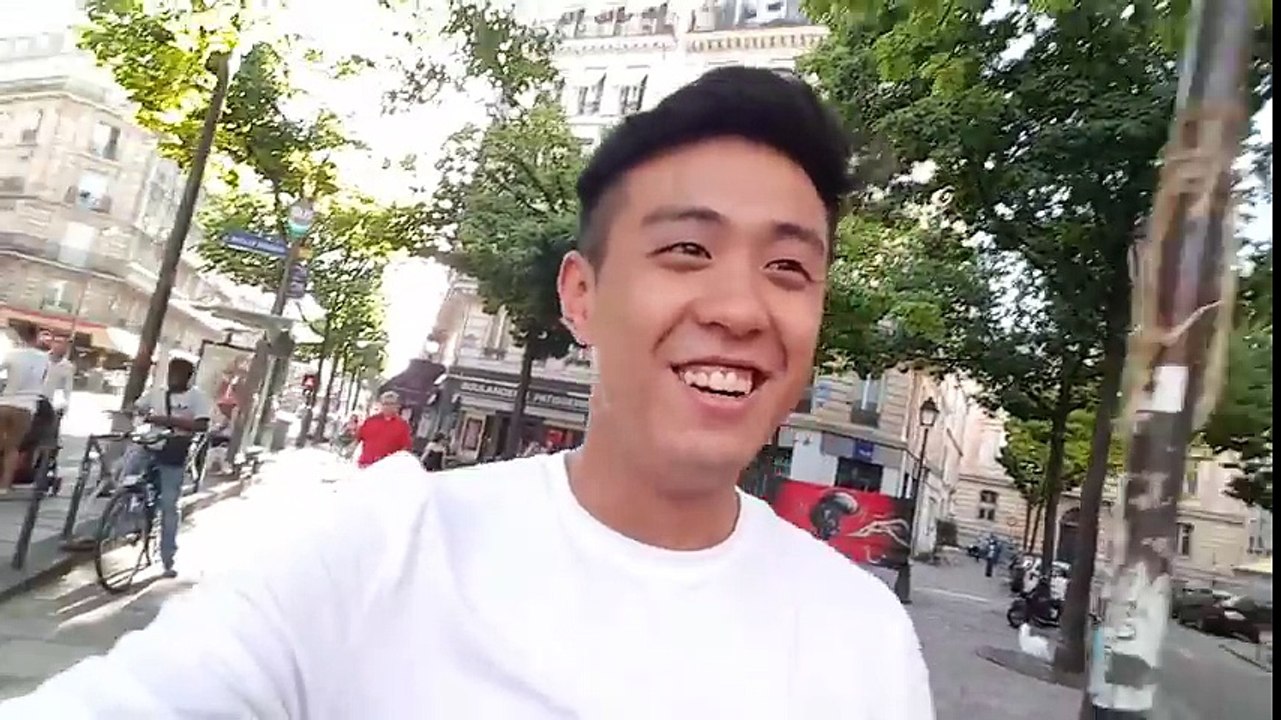 Quên sạc ở Paris