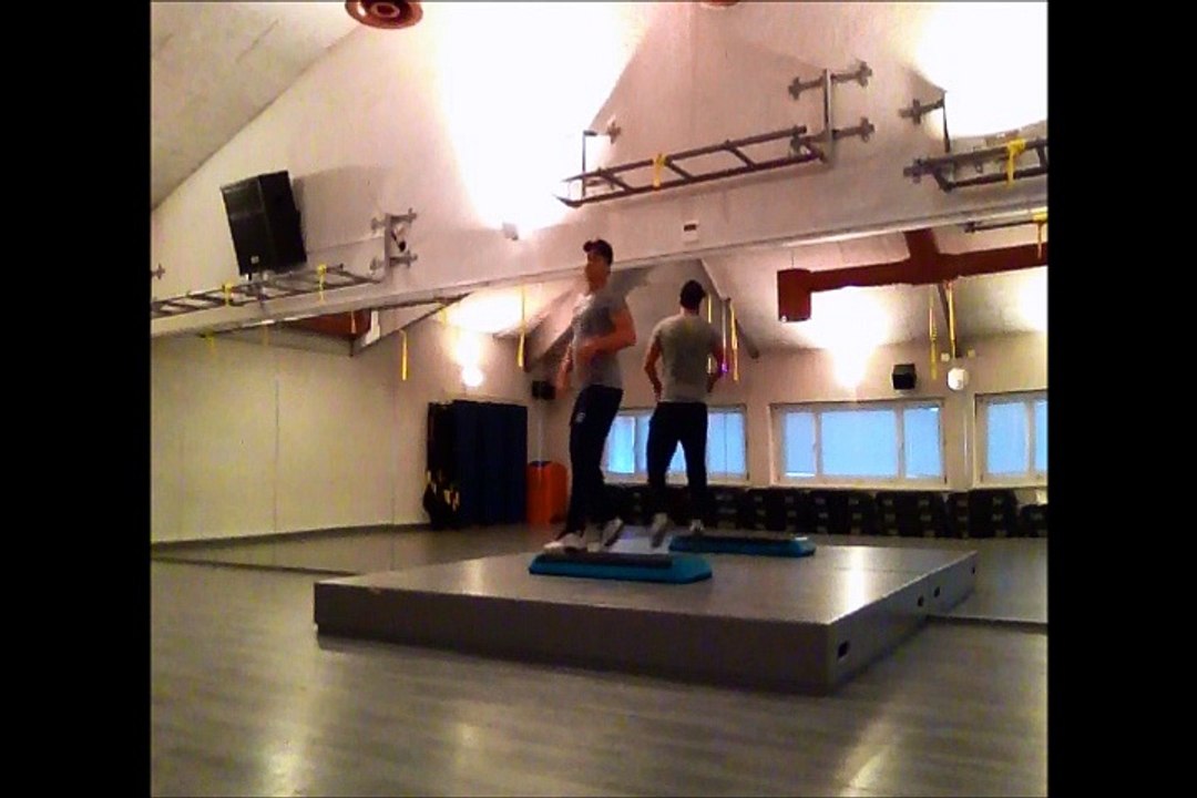 Step complete asymmetric 882 Fabian Kühn