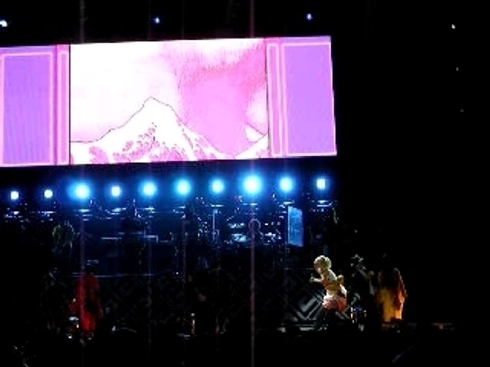 Gwen Stefani - Luxurious