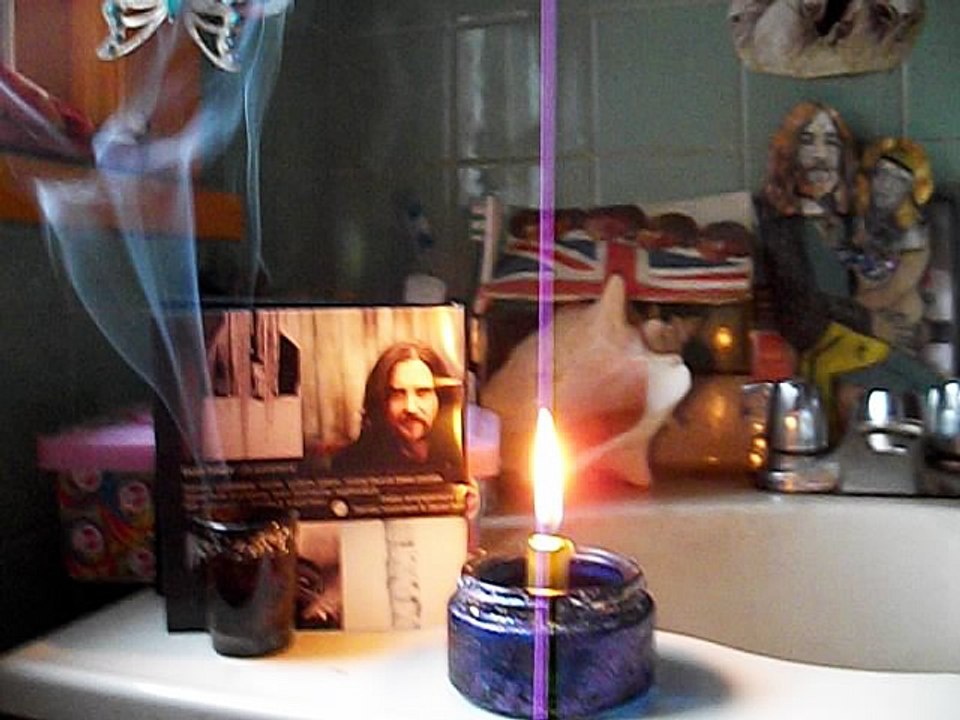 THE LENNONS Review Musical Artist: HARVEY SUMMERS