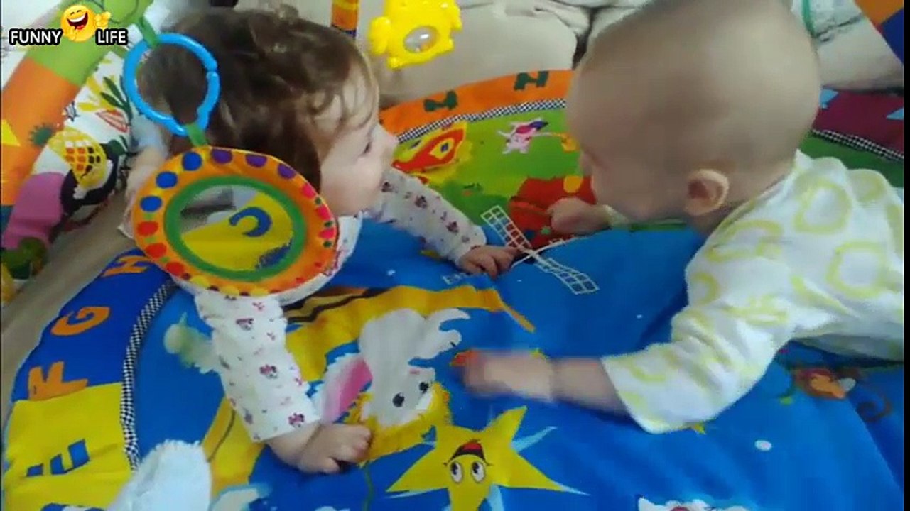 funny baby twins , Laugh with the baby .