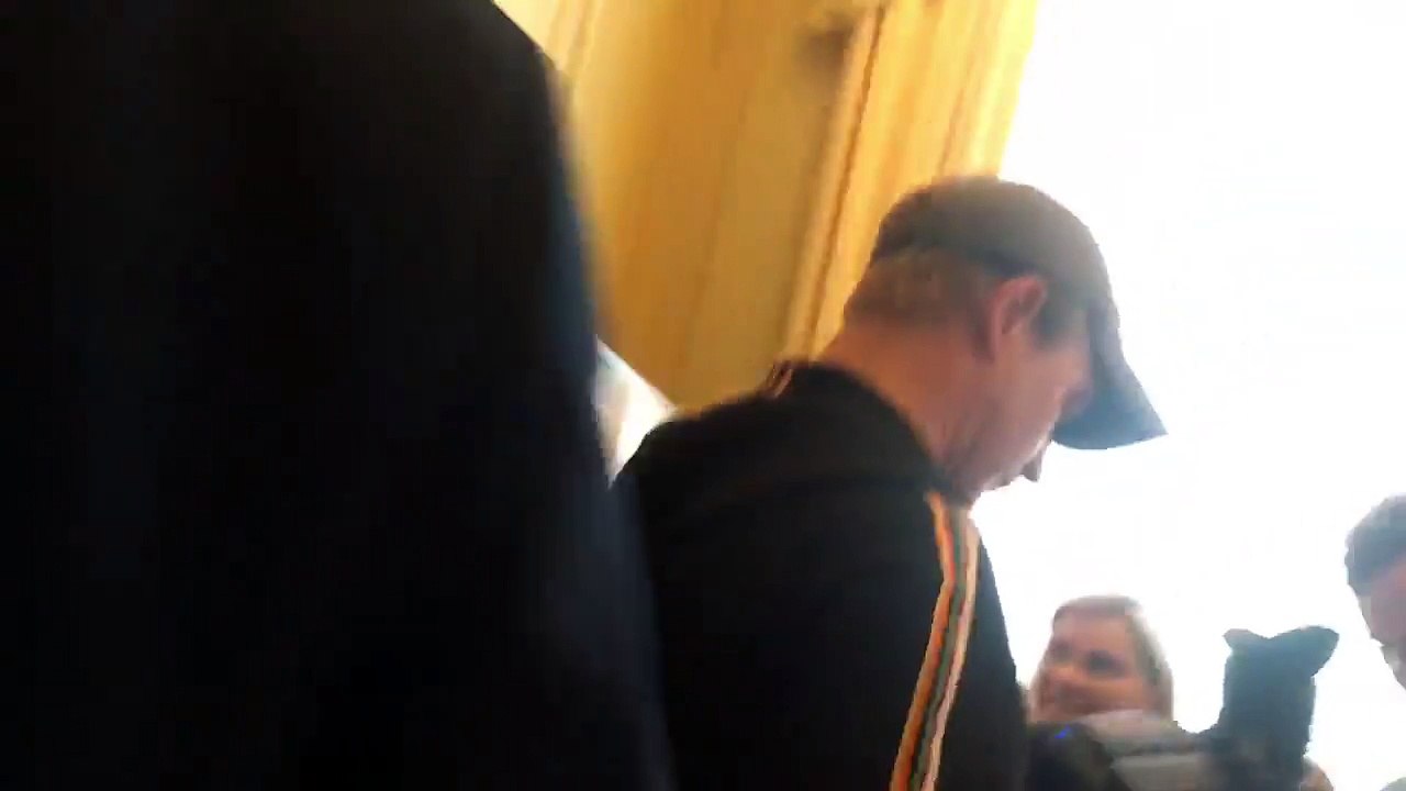 Розбив телефон і порвав вишиванку