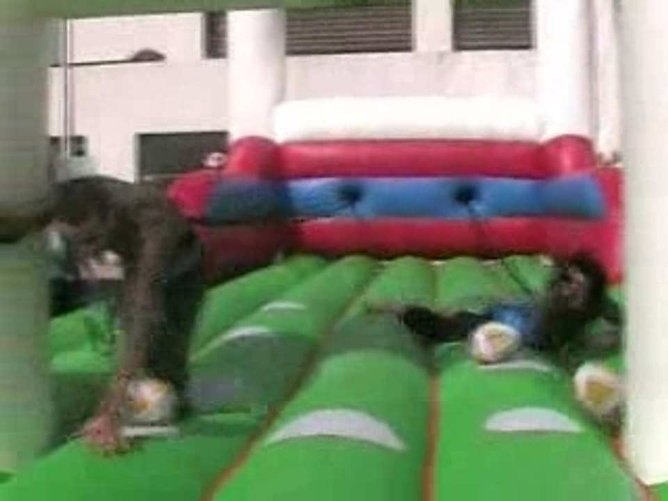 Des Structures Gonflables Inédites à la Fac : Fous Rires Assurés ! 🎉