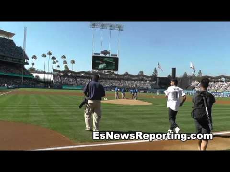 Amir Khan throws first pitch at Dodger stadium