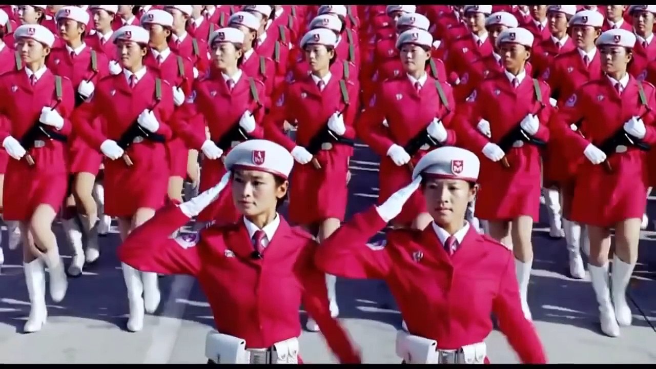 Парад китайских девушек