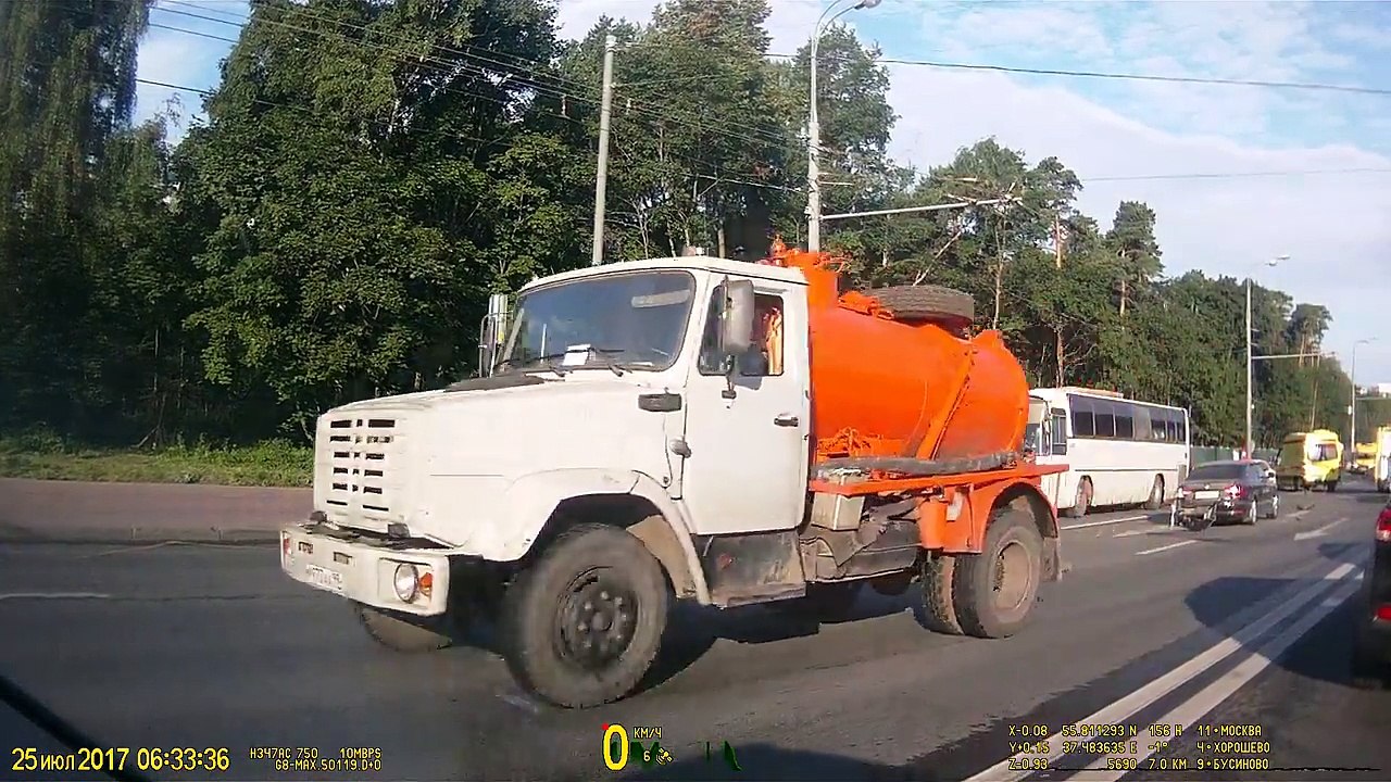 Волоколамское шоссе, 6:30 утра. Авария в сторону Центра.