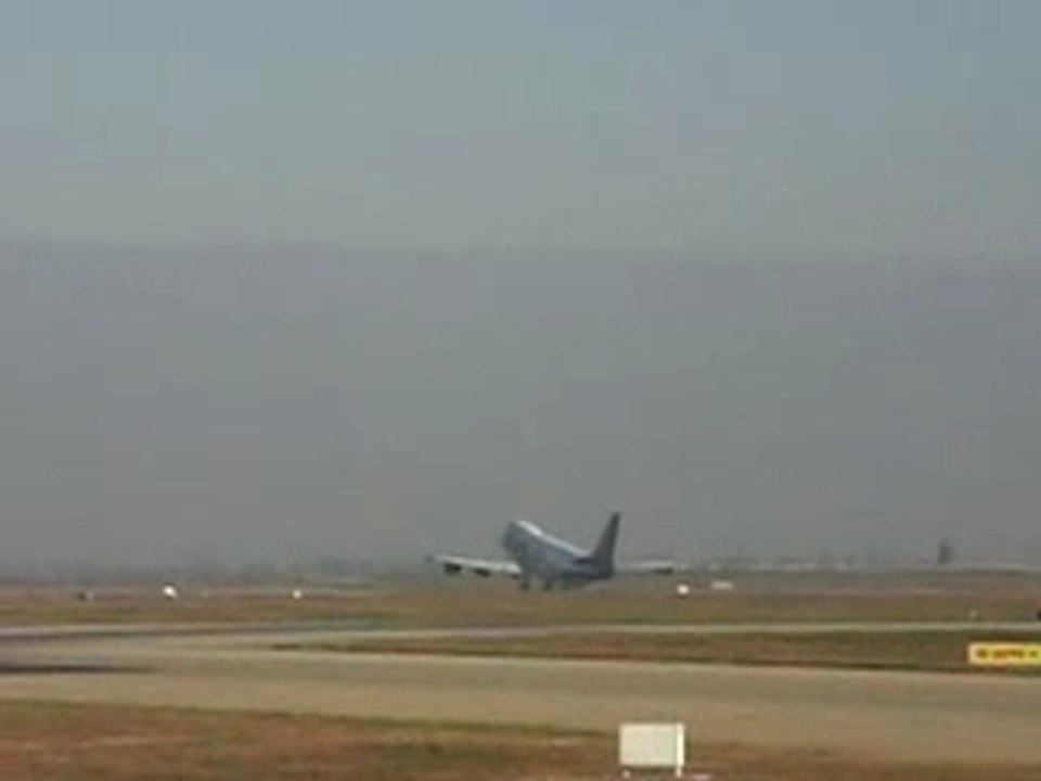 B747 Cargo ATLAS Air decollage et A380 roulage