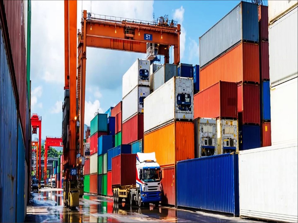 What is the difference between the best and the average logistics compan