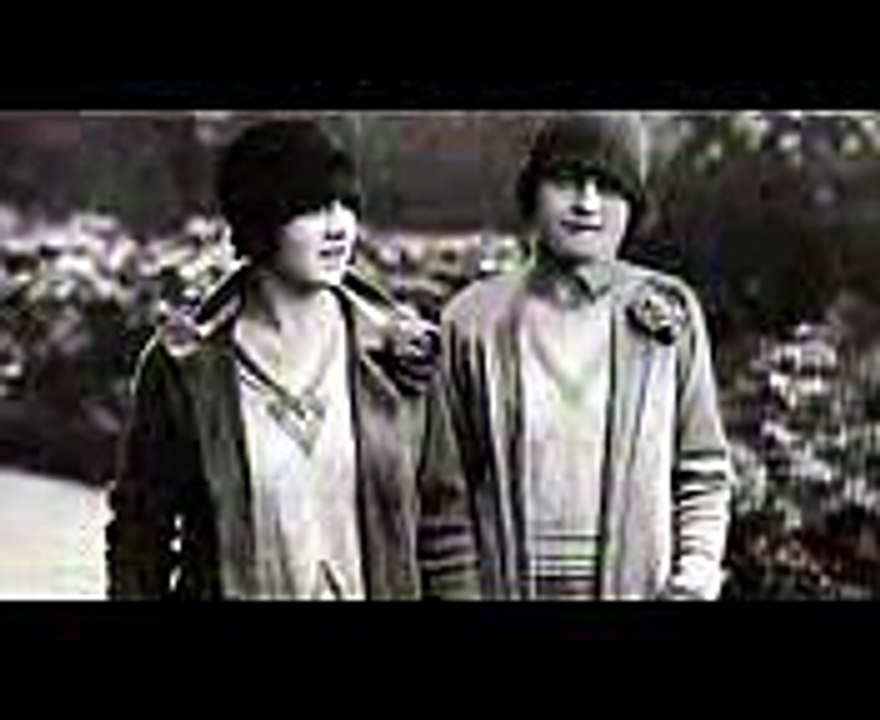 Explore the Glamorous Women's Fashion of the 1920s ✨