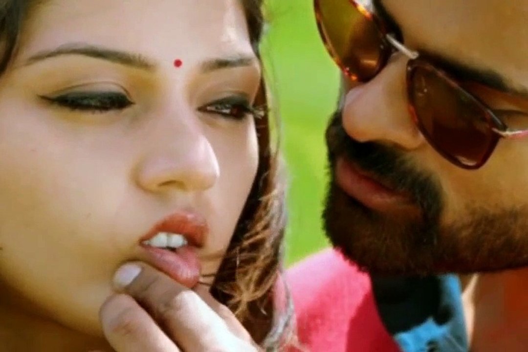 Mehreen Pirzada Hottest