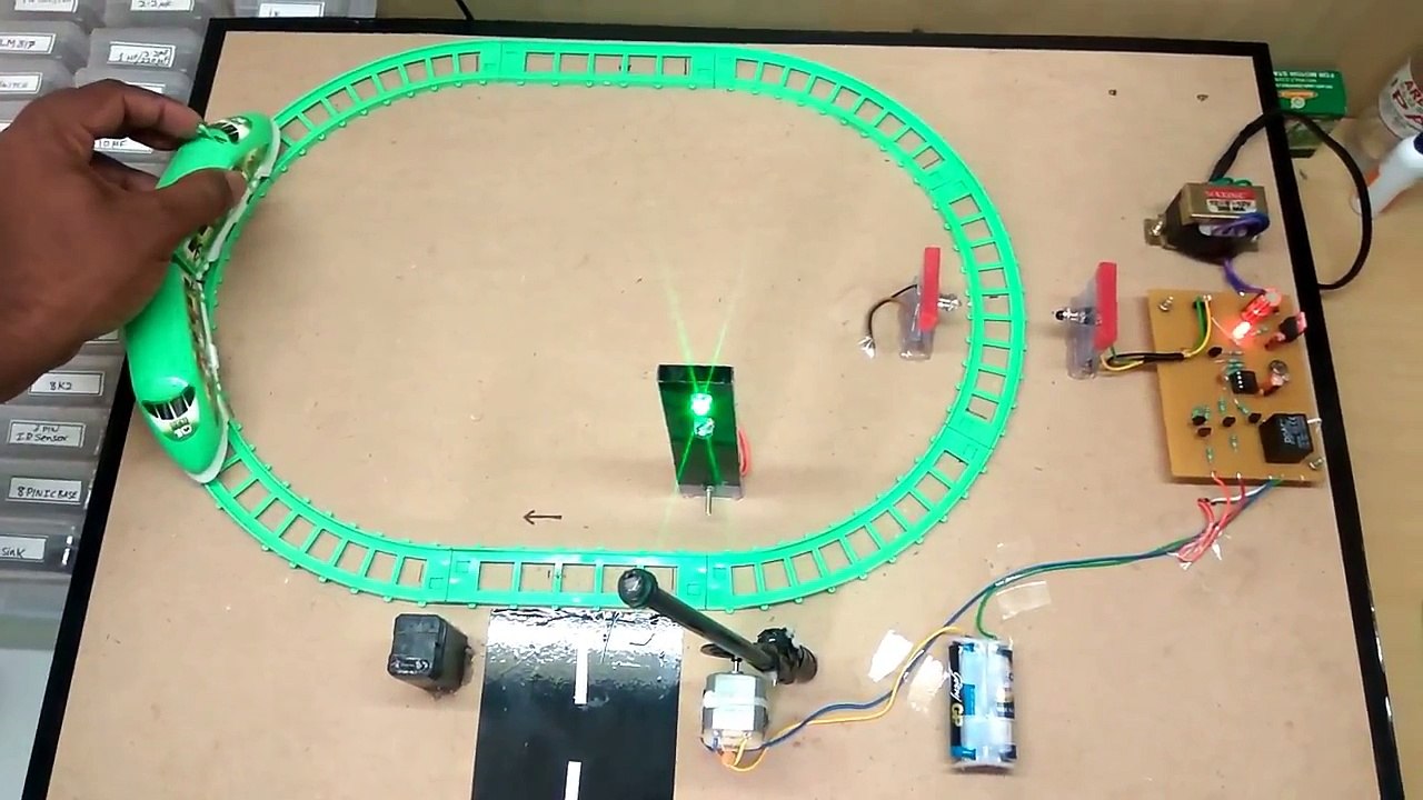 Automatic Railway Gate Control and Signal â™¦ School Working Model â™¦ ECE Mini Project
