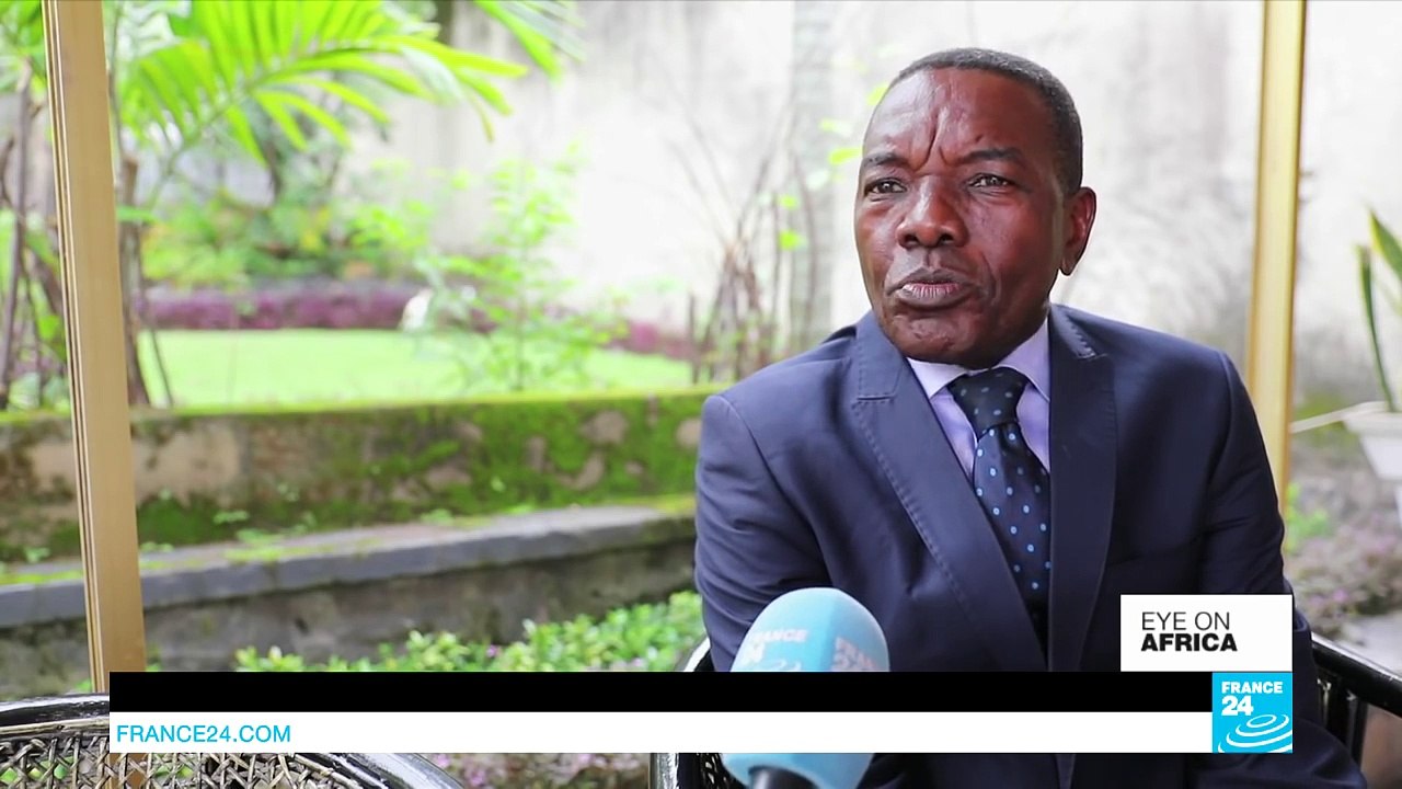 Ghana's Kyekyeku flies flag for acoustic folk genre