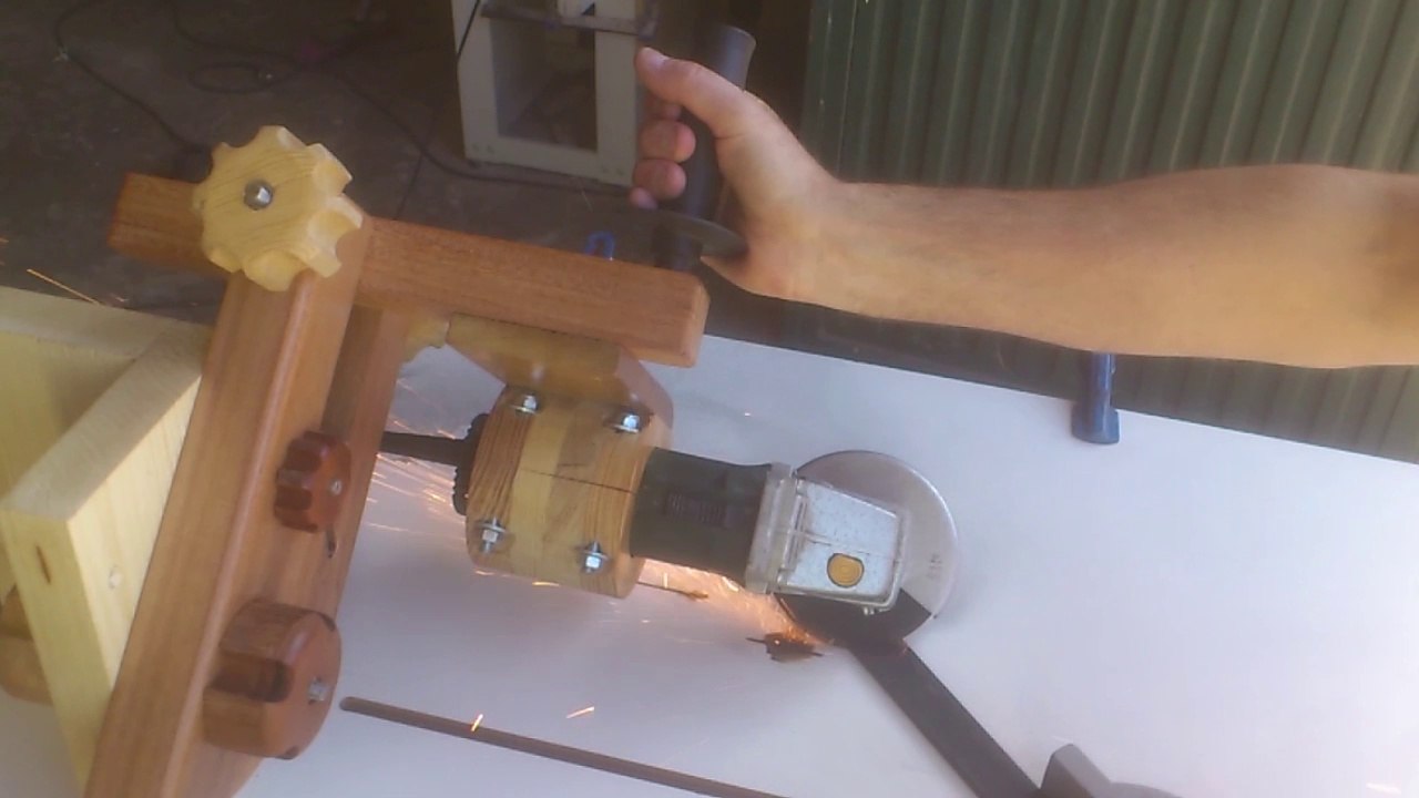 SUPPORT MEULEUSE  D'ANGLE  /  ANGLE GRINDER STAND