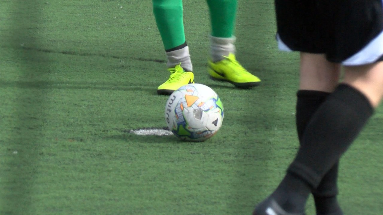 Which bar in Leeds is the best at football?