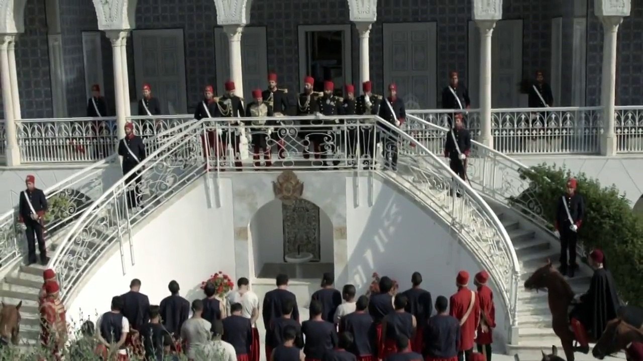 عاودوا تفرجوا في الحلقة الأولى للمسلسل التاريخي لمسلسل تاج الحاضرة على الموقع الرسمي لقناة الحوار التونسي :