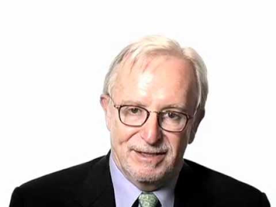 What is the difference between leading a small business and a corporation?