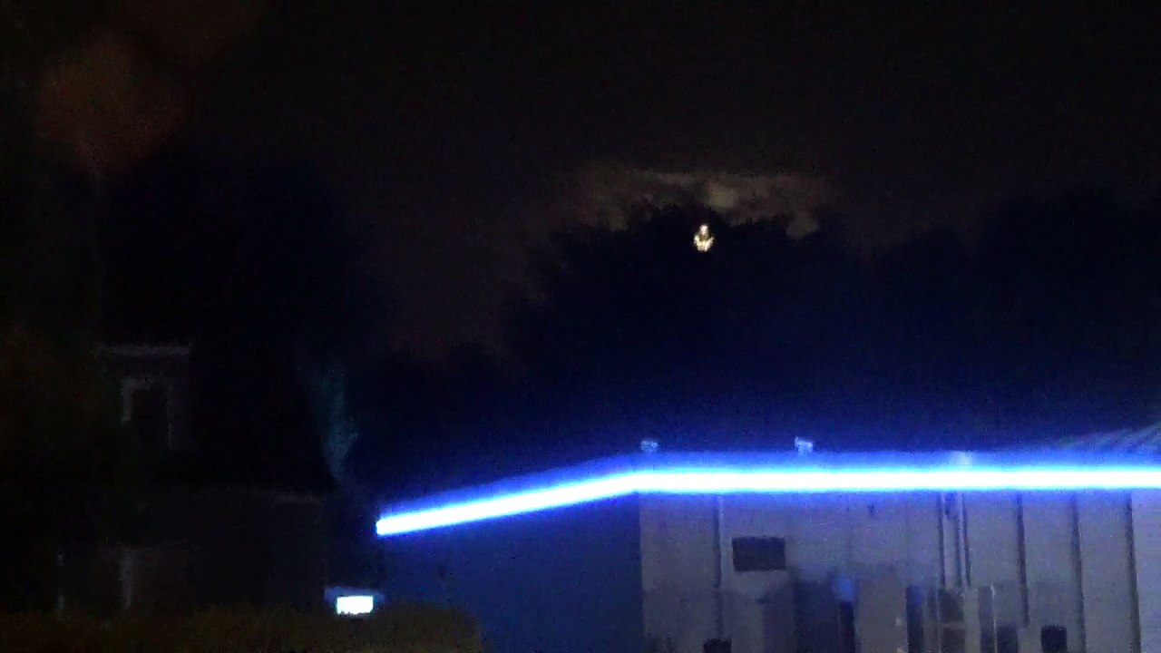 Ist das der Mond mit Lichtern? 🌙