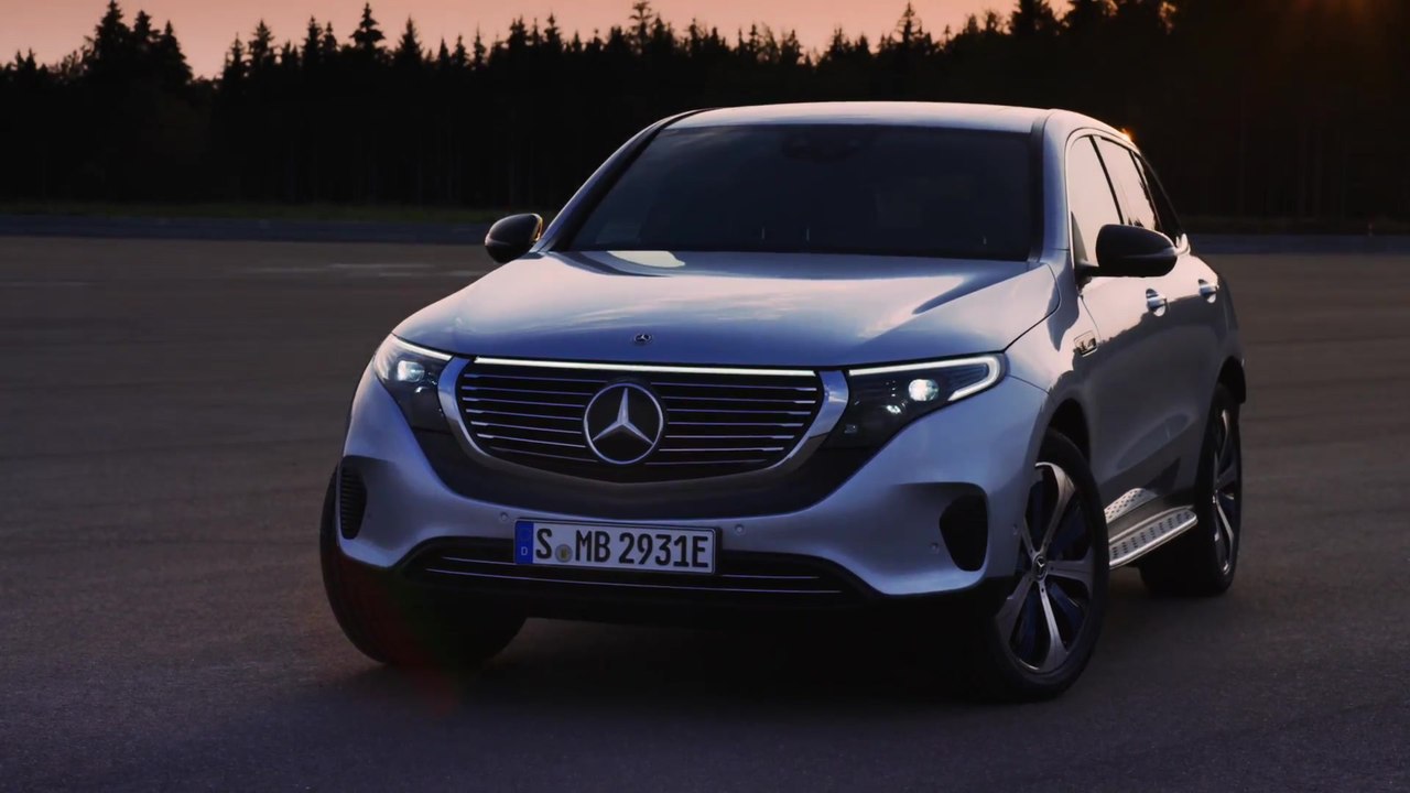 The new Mercedes-Benz EQC 400 4MATIC Trailer