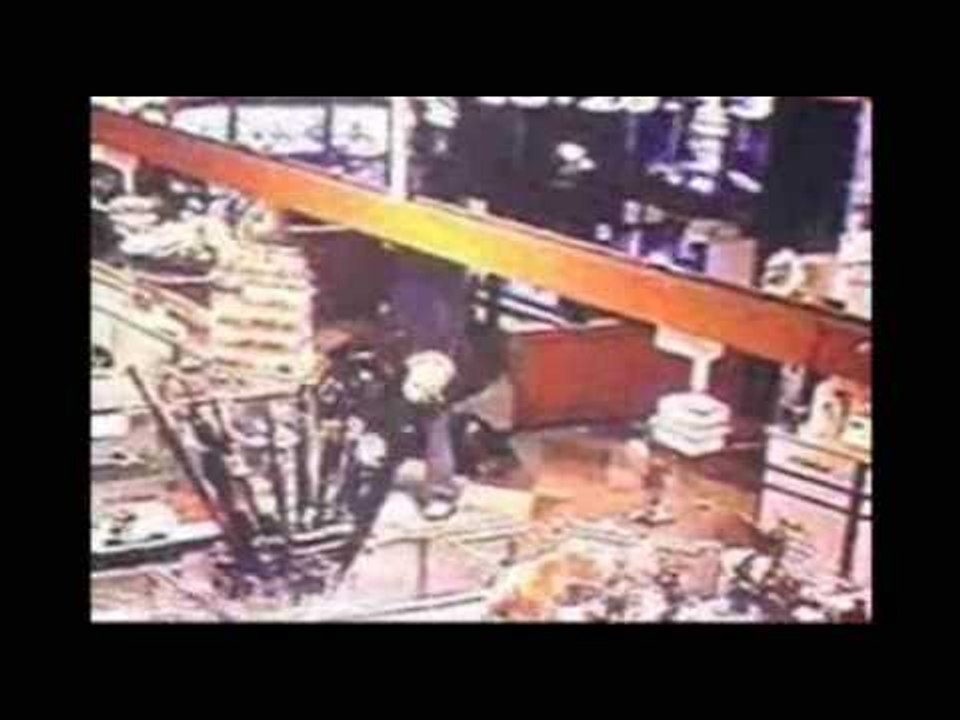 Cámaras de seguridad grabaron asalto en Sanborns