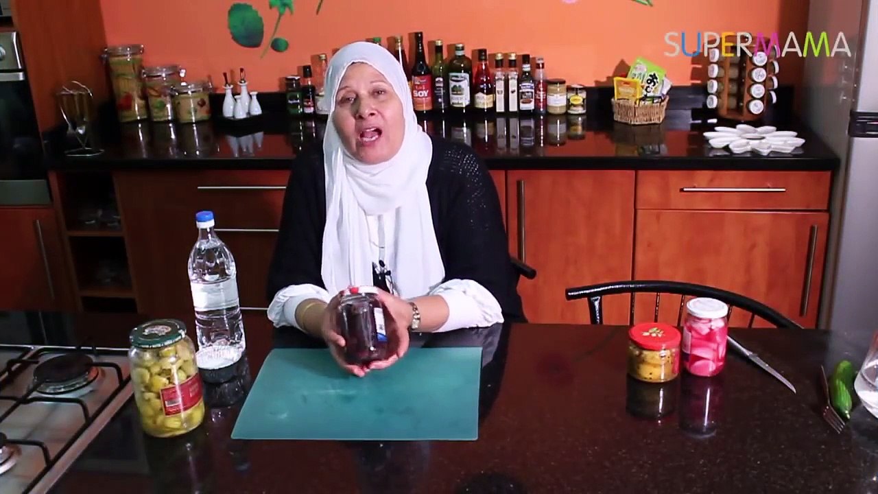 طريقة سهلة لتخليل الزيتون الأسود