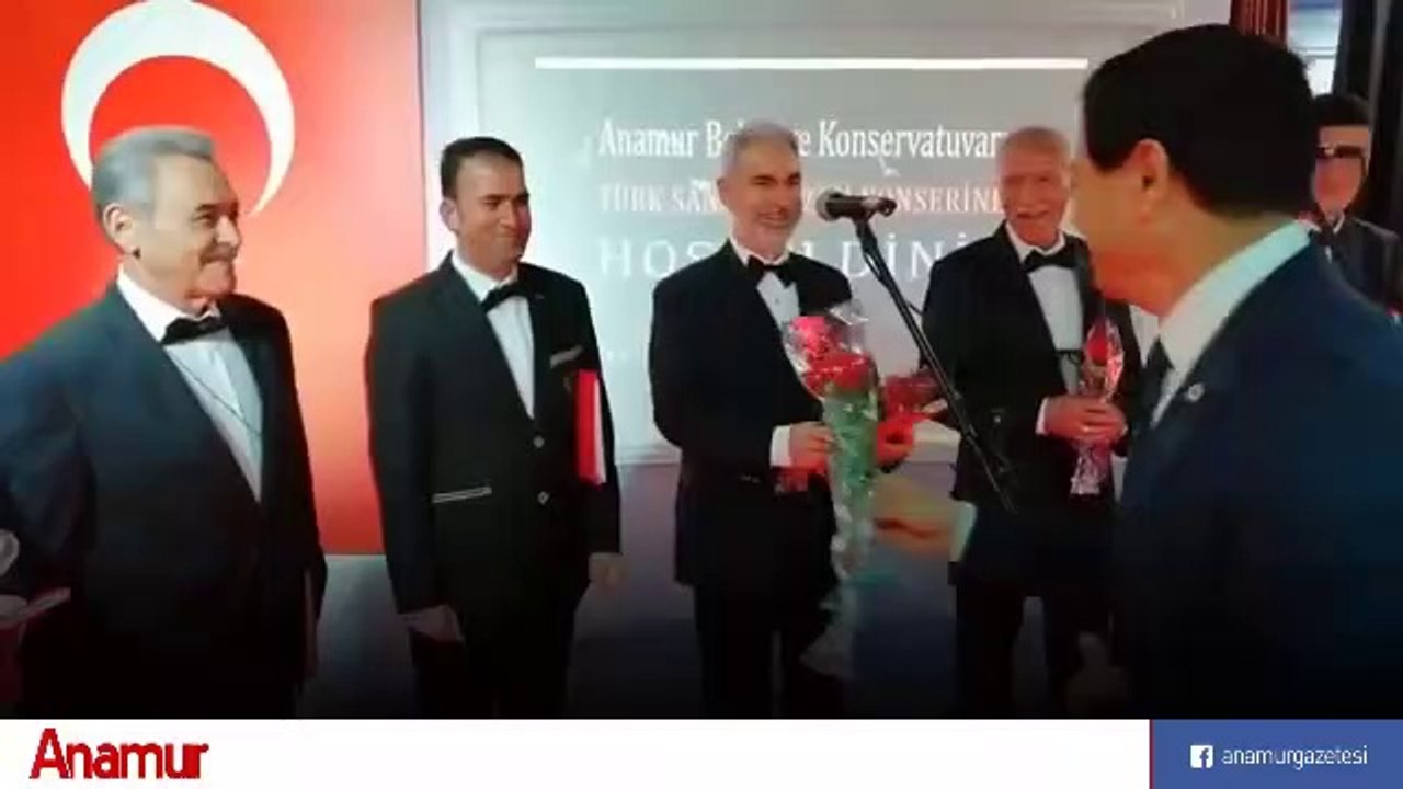 Başkan Türe şarkı söyledi