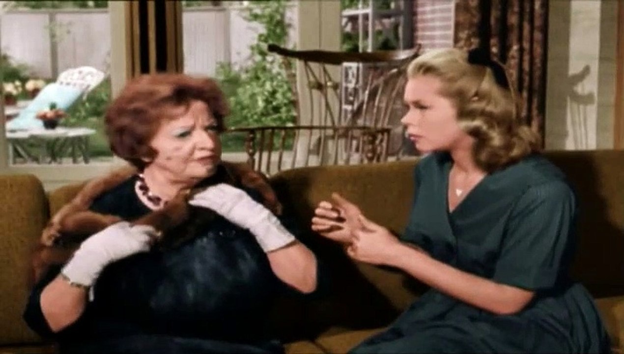 Samantha Meets the Family: A Heartwarming Welcome 🤝