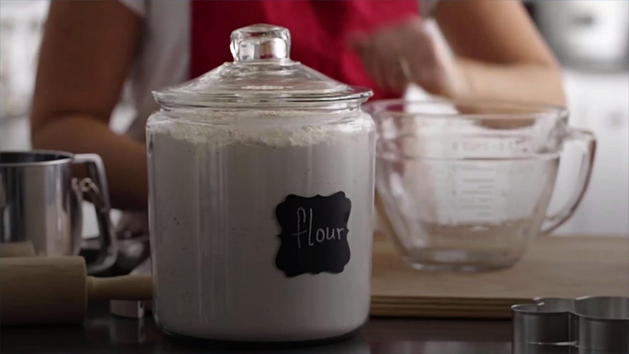 What's the Difference Between Bleached and Unbleached Flour?