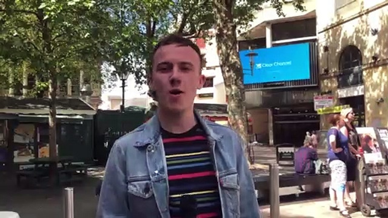 Elton John Carryonke!