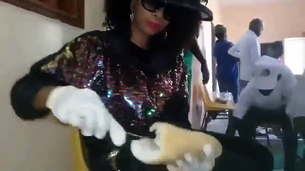 Adiouza en pleine action Ramadan à Thiaroye