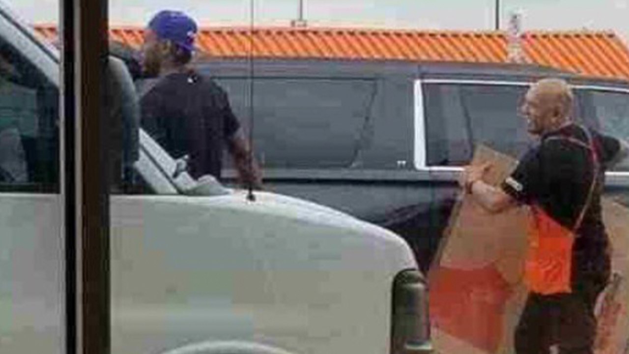 Kawhi Leonard Seen Purchasing Moving Boxes Amid Lakers Speculation