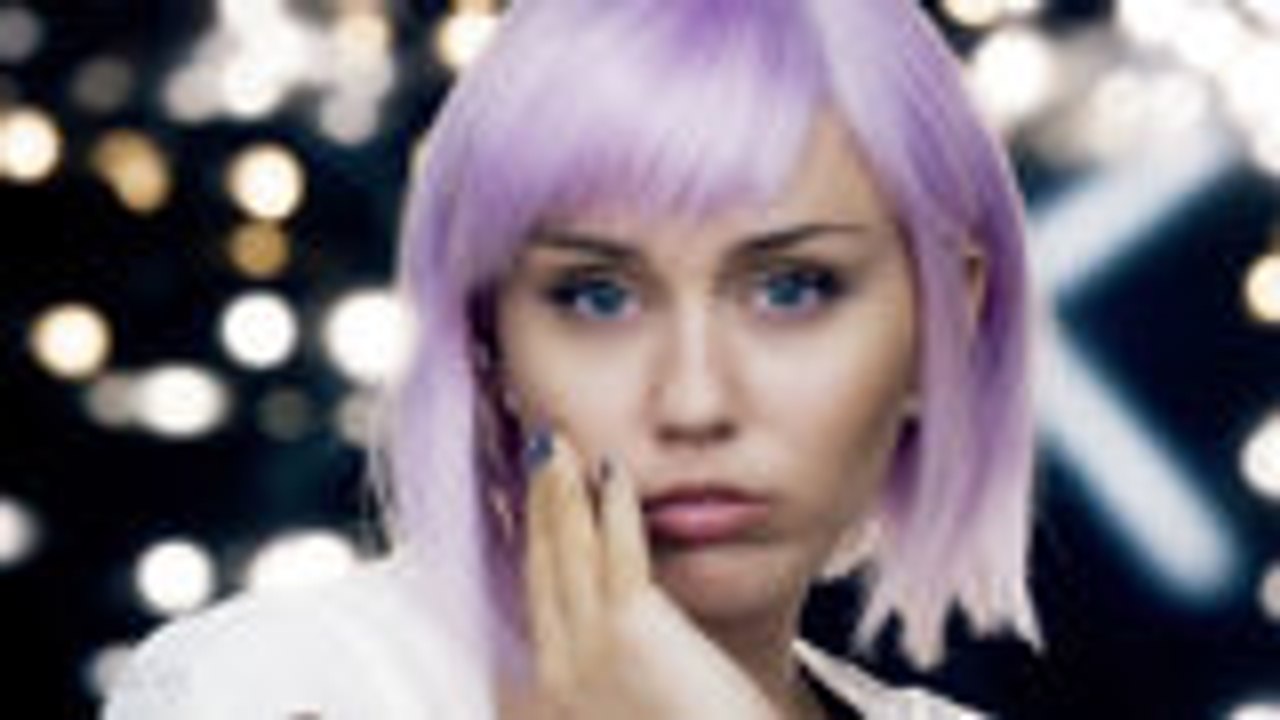 Ashley O's 'On a Roll' Debuts at No. 19 on Pop Digital Song Sales Chart | Billboard News